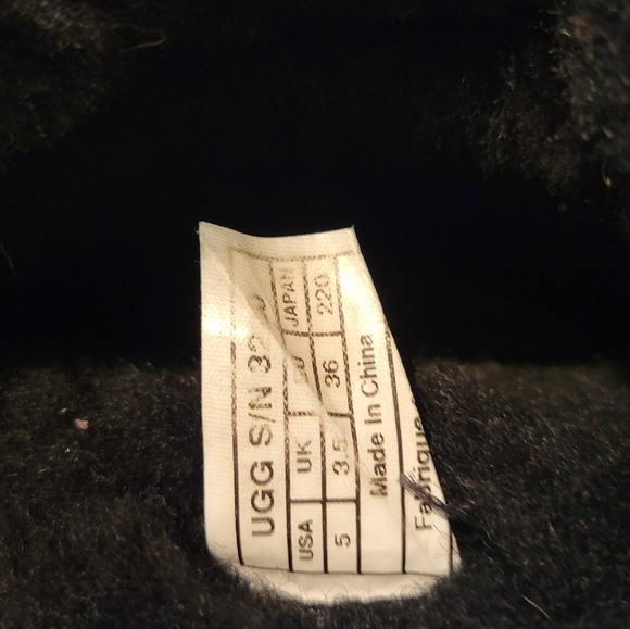 Ugg Maylin Boots in black. Size 5 #119 - Picture 11 of 14